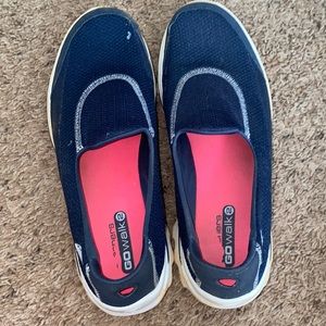 Sketchers sneakers